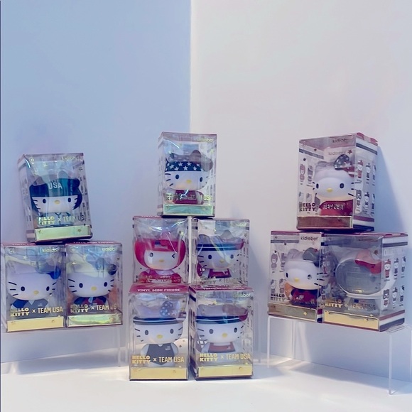 Hello Kitty Team USA Vinyl Figures EUC - Picture 1 of 12